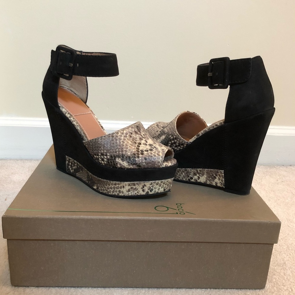 Bacío 61 Snake Pattern Wedge Heel